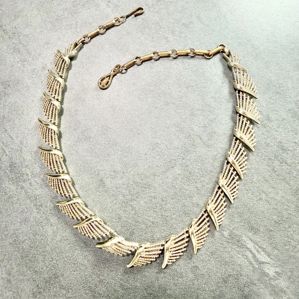 Vintage Coro Light Gold Tone Wing Link Statement Necklace - Women Jewelry